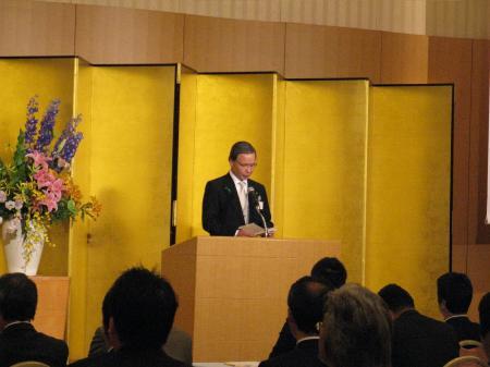さすがにものすごい貫禄です。私もあんな風に、ちょ～かたく挨拶する練習をせねば！！と思いました。