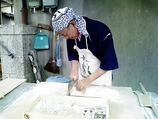 蕎麦　切りです。　太さがおんなじです。