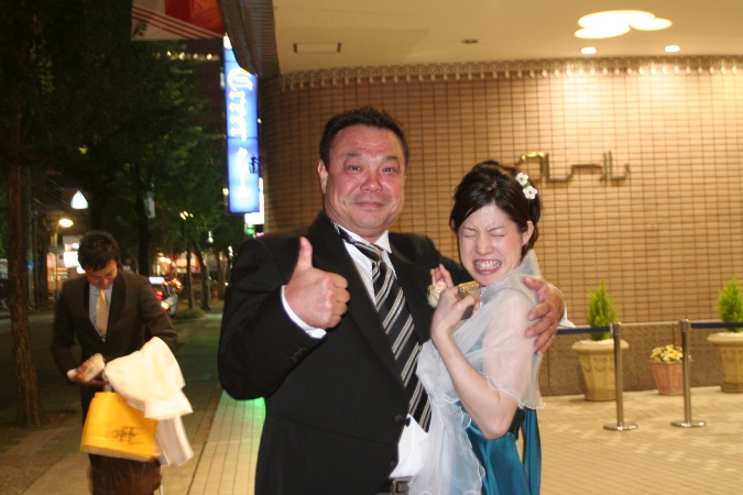 私は　　ばい菌？　って思うくらいこの嫌がりよう！　　　　フフフ　　　ホントはお父さんのことが　　　　　　　　　　　死ぬほど大好きなくせに・・・・・・・