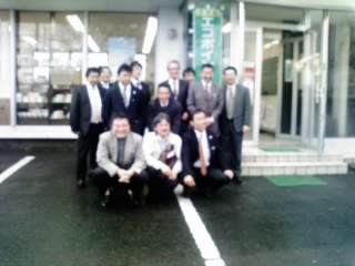 顔が小さい上に、画像の悪さが手伝って、私以外は誰やらわからん状態です。