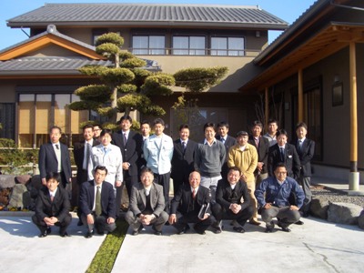 角田社長のせがれはホントええ若い衆やったなあ、因みに私の右にいる人です。