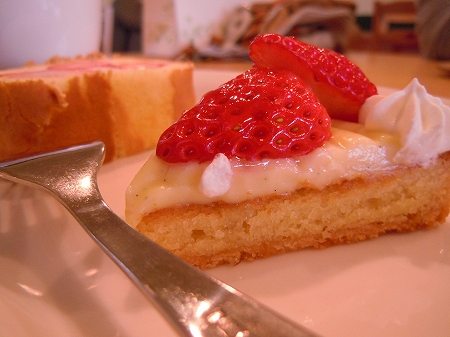 タルトとロールケーキ♪