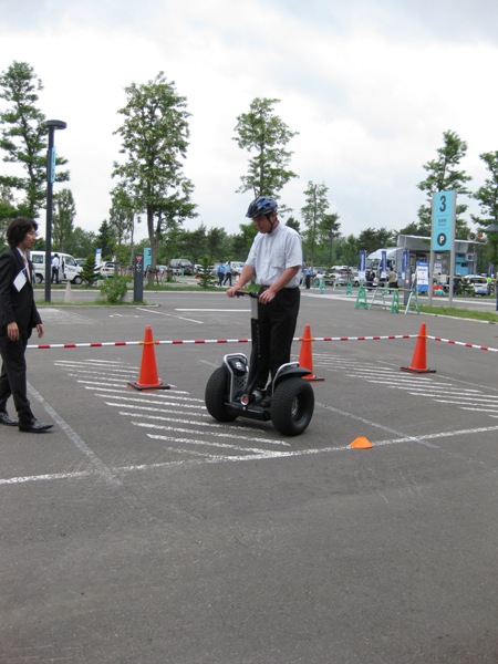 落ちたコンタクトレンズを探しているのではありません、こ~なっちゃうんです。
