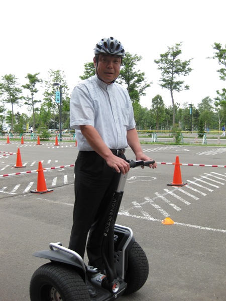 セグウェにの乗る、メタポスーパーサイヤ人!