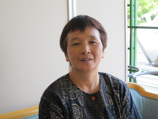 関典世さんです。実はこの日彼女の誕生日だったので、部屋届けの花をプレゼントしました。あまりにもサプライズ過ぎて　「部屋違ってません？」　って言われたとか？驚かせてごめんなさいね。