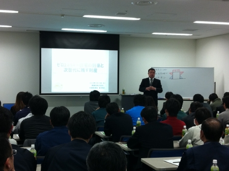 岡崎会場では人が入りきれなくなり、会場の外にあふれだしました。