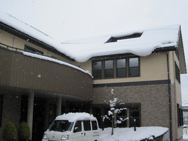 ベランダの中にも当然雪があるわけでして、 「雪見酒」 っす!