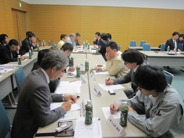 見よ!この真剣な討議風景。健康管理には笑えましたけど・・・・