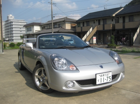なんか・・・カーセンサーかなんかの売り出し写真見たいやね。ちなみに車高は2センチ落としてあります
