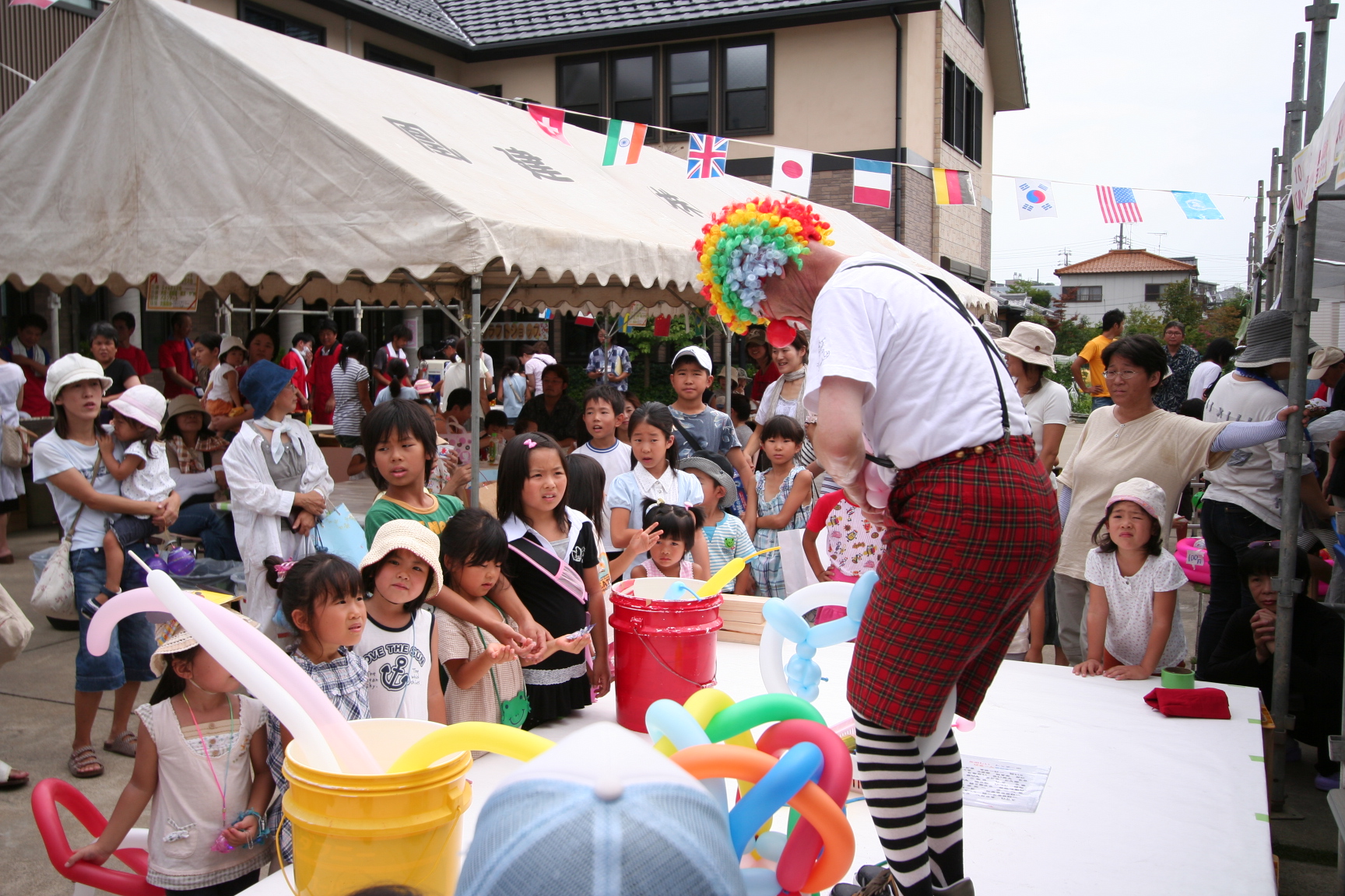 私は、ピエロのトッティーです。　　皆さんたのしんでますか～