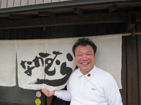 うどんが大好きではない私も絶賛！食べ方は配給方式です。なんだか下手人になった気分です。