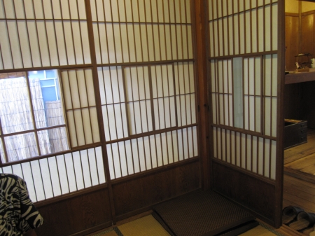 左から、全開　半開き　閉まっているところです。