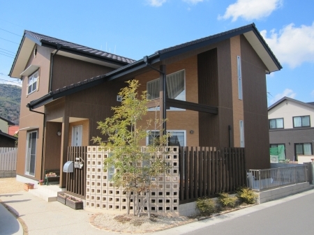 お住まいになっておられるキレイな奥様に案内して頂きました。