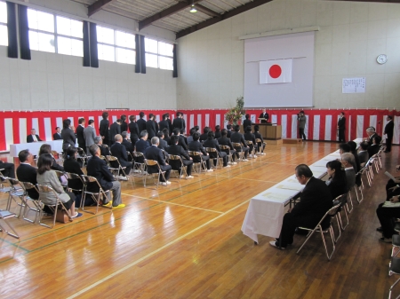 校長が変わったので、また今年から講師陣も参列するように　　　なりました。