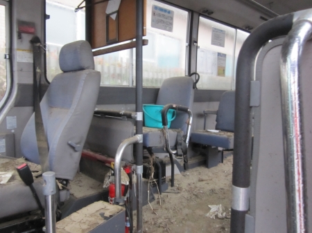 ヘドロ混じりに水没した車は巨大な粗大ごみと化すのでした。