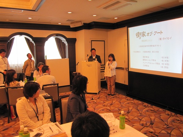 女性ならではの柔らかい話しぶりはほのぼのとして大変良かったです。
