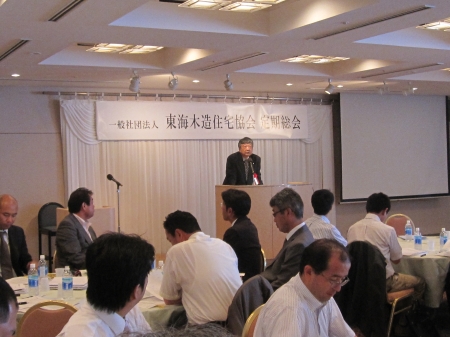 会長は足が痛い痛いって仰ってました。もう年やもんなぁ・・・