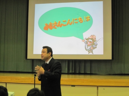 最初はインパクトのある自己紹介で先ず「(笑)」を取ります。