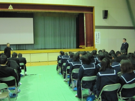 「これからの為にも絶対遅刻をしないようにします！」　っておいおいそこじゃぁ無いって、伝えたかった所は、でもまぁいっか記憶にとどめる事があれば・・・ね