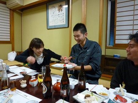 高速でお寿司をかっさらう事務の西村さん（通称にっさ）です