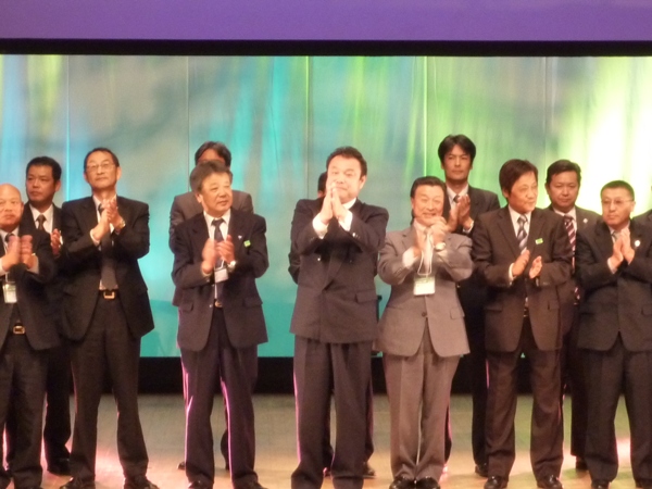 参加してくれた人たちに拍手！　　　　　　　　　　　　　　みんなを引っ張ってくれたた人たちに拍手！　　　　　　　設営してくれたトステムスタッフの皆さんに拍手！　　　　自分自身にも拍手！
