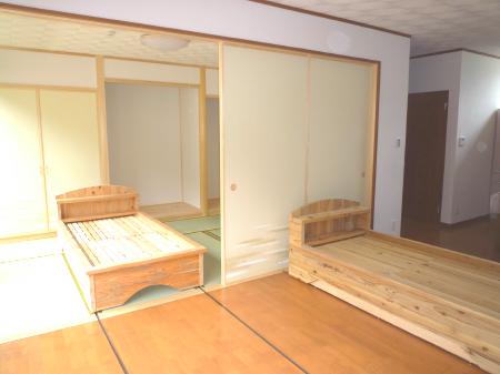 まだ何も飾られていない床の間は少しさみしいですね