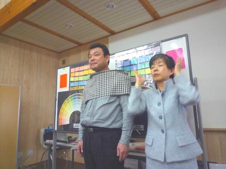 先生も、なんだかいまいちそう。会場からは「老けて見えるぞ！」とヤジが飛び交います。