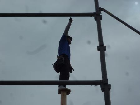 まずは鈴木棟梁の、通し柱立ちから