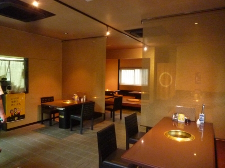だだっ広いだけの店内も