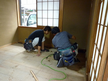 おっかなびっくり解体中