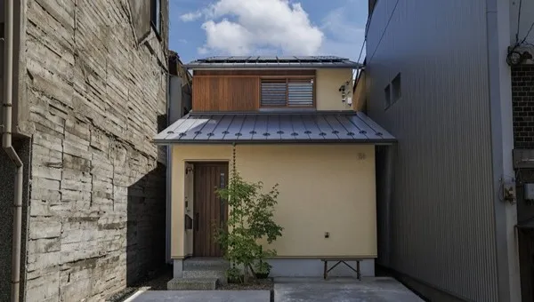 造作ソファがある2階リビングの家